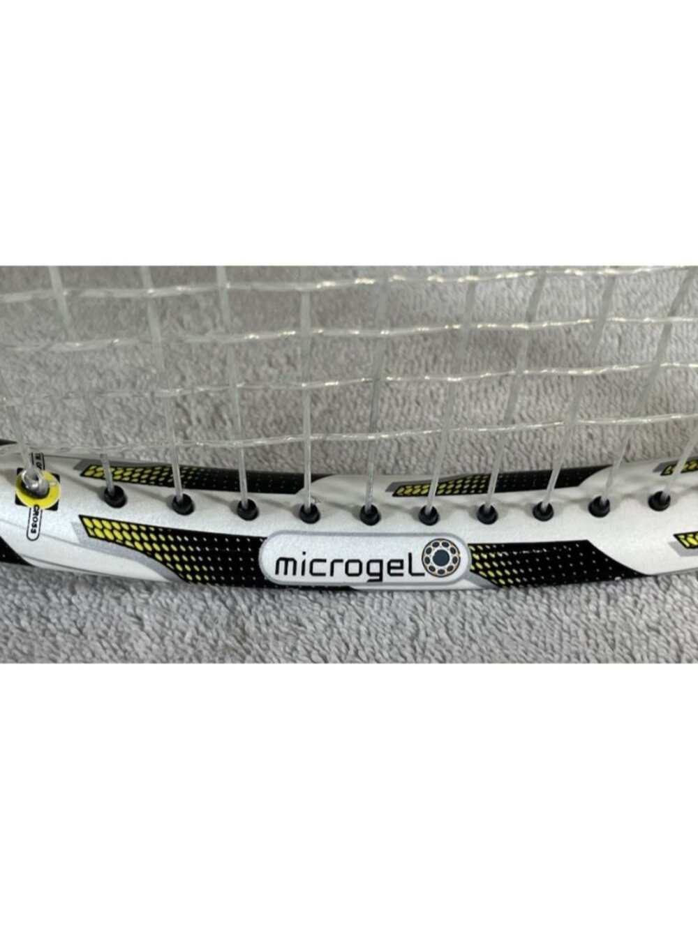 Head Microgel Extreme Pro Mid Plus Tennis Racquet ~ 100 in² ~ 315g ~ 4 ½” Grip - Picture 6 of 10